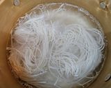 Foto langkah ke 3 dari resep Sop Mie Asin Singkawang.