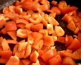 Mexikói csirkés penne bazsalikommal recept fázis 2 fotója