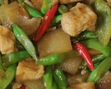 Foto langkah ke 5 dari resep Tumis Buncis Kulit Sapi dan Tahu.