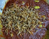 Gambar langkah 5 resipi Sambal tumis bilis petai.
