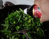 Foto langkah ke 4 dari resep Bakmi Goreng Kangkung.