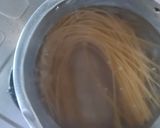 Foto langkah ke 2 dari resep Spaghetti Aglio Olio Ayam.