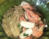 Foto langkah ke 4 dari resep Sup Jamur Seafood Simple.