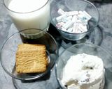 A picture of step 1 of Marshmallow Cookies Shake.