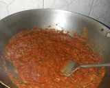 A picture of step 3 of Amritsari masala nutri with bread.
