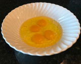 Foto del paso 3 de la receta: Omelette con Tocino Crujiente, Vegetales y Queso Mozzarella