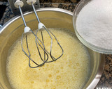 Foto del paso 2 de la receta: Bizcocho con queso y frambuesas