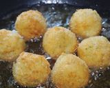 Foto langkah ke 7 dari resep Potato Mozarella Cheese Balls.