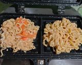 Foto langkah ke 3 dari resep 57. Waffle mie.
