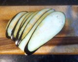 A picture of step 1 of Melanzane arrostite - Grilled aubergines 🍆🍆.