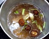 รูปขั้นตอนการทำที่ 2 ของ เส้นเล็กน้ำไก่ตุ๋น