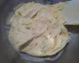 Foto langkah ke 4 dari resep Lemon Cream Cheese Muffins.
