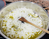 Foto del paso 1 de la receta: Pollo en pepitoria 🐣