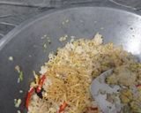 Foto langkah ke 6 dari resep Nasi Goreng Teri Medan ala Solaria.