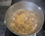 A picture of step 4 of Gyudon (beef and rice bowl).