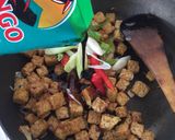 Foto langkah ke 6 dari resep Tempe Oseng Ketjap.