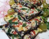 A picture of step 6 of Vegetable cheese egg omelette.