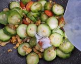 Foto langkah ke 5 dari resep Tumis Gambas Telur.
