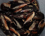 Foto del paso 1 de la receta: Espaguetis con mejillones y albahaca