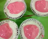 Foto langkah ke 5 dari resep Bolu kukus merah putih.