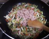 Foto del paso 3 de la receta Spaguetis con verdura, atún y palitos de cangrejo