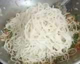 ரோட்டுக்கடை எக் நூடுல்ஸ் ரெசிபி ஸ்டேப் 6 புகைப்படம்