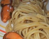 Foto del passaggio 6 della ricetta Spaghetti con le cozze
