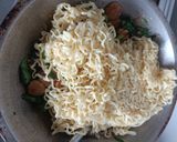 Foto langkah ke 5 dari resep Mie Goreng Baso.