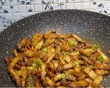 A picture of step 8 of Stir-Fried Pork Belly with Garlic and Chili.