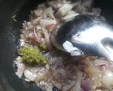 A picture of step 2 of Egg bhurji.