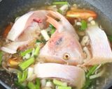 Foto langkah ke 5 dari resep Sup Ikan Kemangi Devina Hermawan.