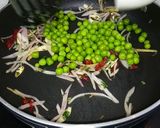 A picture of step 2 of Green Tea fried rice with salad.