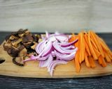 Foto del paso 4 de la receta Fideos de arroz fritos con atún marinado y verduras