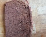 Une image de l'étape 8 de Bûche au chocolat blanc coeur framboises 😋 sur son moelleux au chocolat 🍫.
