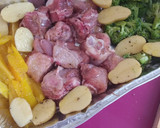 Foto del paso 1 de la receta: Pollo al horno con pimiento, brócoli y patatas de guarnición