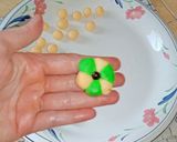 Foto langkah ke 5 dari resep Kue kering 3 bahan tanpa oven cuma pakai teflon.
