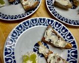 Foto del paso 1 de la receta: Tosta salada de tomate confitado con queso y membrillo casero