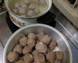 Foto langkah ke 6 dari resep Bakso Sapi Lezat Isi Keju.