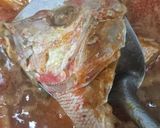 Foto langkah ke 5 dari resep Kepala kakap merah kuah pedas asam manis+kemangi.