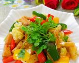 A picture of step 5 of Stir-Fried Tofu with Bell Peppers and Cauliflower (Vegetarian Dish).