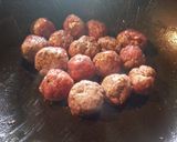 Une image de l'étape 5 de Boulettes de boeuf au poivre.