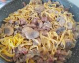 Foto del passaggio 5 della ricetta Tagliatelle ai funghi e salsiccia