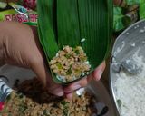 Foto langkah ke 5 dari resep Bacang Ketan Isi Ayam.