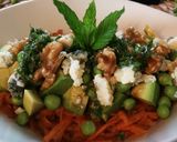 Foto del paso 9 de la receta: Ensalada con crudités de abril aliñadas con Vidalim Omega 3