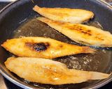 Foto del paso 4 de la receta Lenguado frito con guarnición