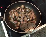 Foto del paso 4 de la receta: Asadura de cordero con ajos y vino blanco