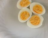 Foto del paso 1 de la receta: Huevos decorados (arañas)