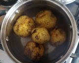 A picture of step 1 of Pastel de Causa.