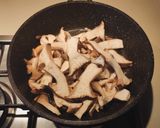 Foto del passaggio 8 della ricetta Cavatelli a tre dita al grano arso con pomodorini infornati e funghi cardoncelli