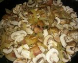Foto del paso 1 de la receta: Ravioles con salsa de panceta y hongos!!